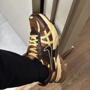 Giày Nike V2K Run SE ‘‘Light British Tan'’' [HQ3445 222]